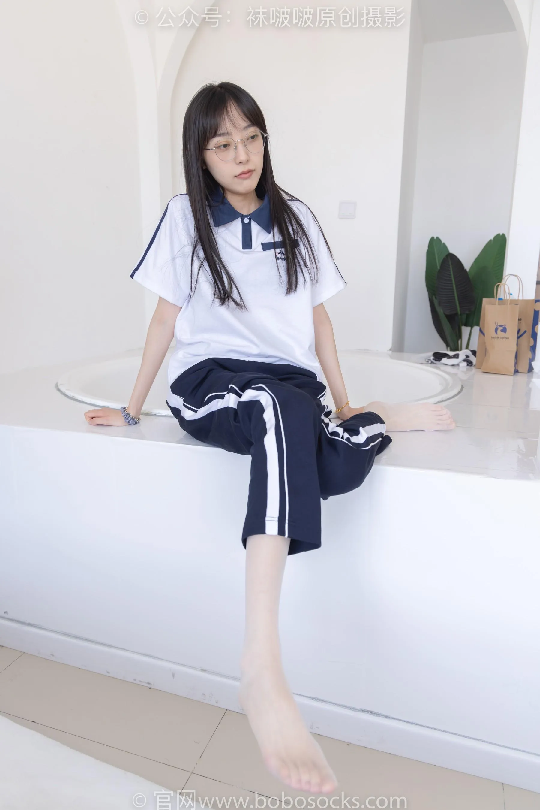 [BoBoSocks袜啵啵]NO.207 稚予-aj板鞋、白棉袜、油亮白丝、校服裤里丝[23] [53P]插图1